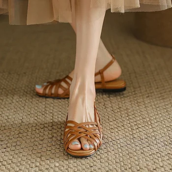 Женские сандалии 2023, высококачественная женская обувь с открытым носком, летние модные пляжные сандалии, повседневные сандалии из искусственной кожи на квадратном каблуке